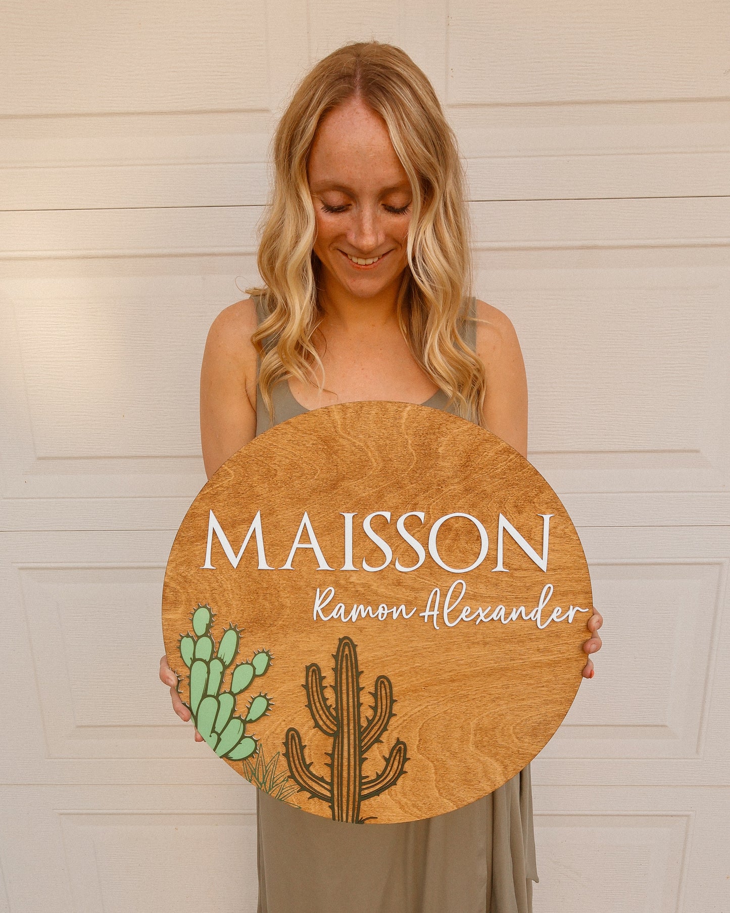 Customized Round Cacuts Baby Nursery Name Sign